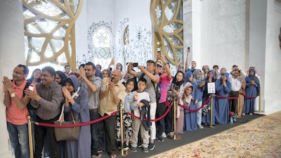 The general public and devotees from around the world eagerly anticipate the gaze of Mahant Swami Maharaj.