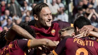 Roma's Francesco Totti, centre, celebrates after Roma's Radja Nainggolan scored the 1-0 lead during their Italian Serie A match against Napoli at Olimpico Stadium in Rome, Italy, 25 April 2016. EPA/CLAUDIO PERI