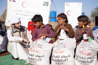 The Emirates Red Crescent distributed 4,000 iftar meals in Sindh province, Pakistan. Photo: Wam