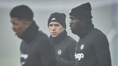 Chelsea's Argentinian midfielder Enzo Fernandez (C) attends a team training session at Chelsea's Cobham training facility in Stoke D'Abernon, southwest of London on February 14, 2023 on the eve of their UEFA Champions League round of 16 football match against Borussia Dortmund. (Photo by Glyn KIRK / AFP)