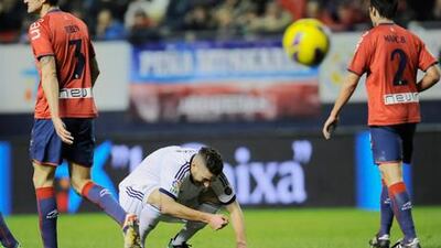 Real Madrid's Karim Benzema laments a wasted chance against Osasuna.