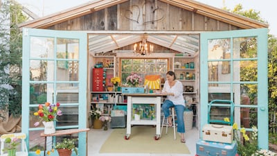 While you can use a she shed for work or relaxation, interior designers recommend not over-cluttering the space. Photo: Kim Snyder / She Sheds: A Room of Your Own / Cool Springs Press