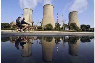 The world is "way off track" in its long-term targets to limit warming to 1.5C to 2C, UN scientists say.