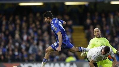 Chelsea’s Diego Costa scores his team’s opener past Everton’s Phil Jagielka and Tim Howard in their Premier League contest. Matt Dunham / AP