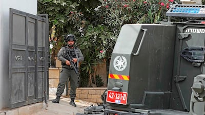 An Israeli soldier stands guard during a demonstration in solidarity with Palestinian prisoners held in Israeli jails at Israel's Ofer Prison in the Israeli-occupied West Bank on October 5, 2019. / AFP / ABBAS MOMANI