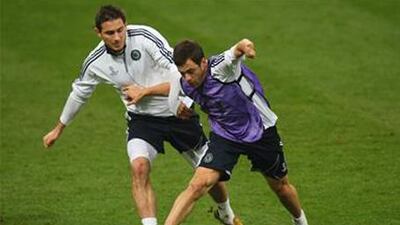 Frank Lampard, left, and Joe Cole will both face their former club today. While Lampard is certain to start, Cole might not get off the bench.