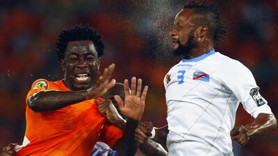 Democratic Republic of Congo’s Jean Kasusula (R) challenges Ivory Coast’s Wilfried Bony during their semi-final soccer match of the 2015 African Cup of Nations in Bata, February 4, 2015. REUTERS/Amr Abdallah Dalsh