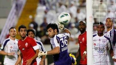 Dawoud Sulaiman, the Al Ain goalkeeper, centre, had a very poor game between the sticks against Al Ahli on Sunday.