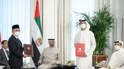 Sheikh Mohamed and Mr Widodo witness an MOU ceremony for a Comprehensive Economic Partnership Agreement between the UAE and Indonesia. Also present were Sheikh Mansour bin Zayed, Deputy Prime Minister and Minister of Presidential Affairs, Minister of Economy Abdulla bin Touq, and Zulkifli Hasan, Minister of Trade of Indonesia.
