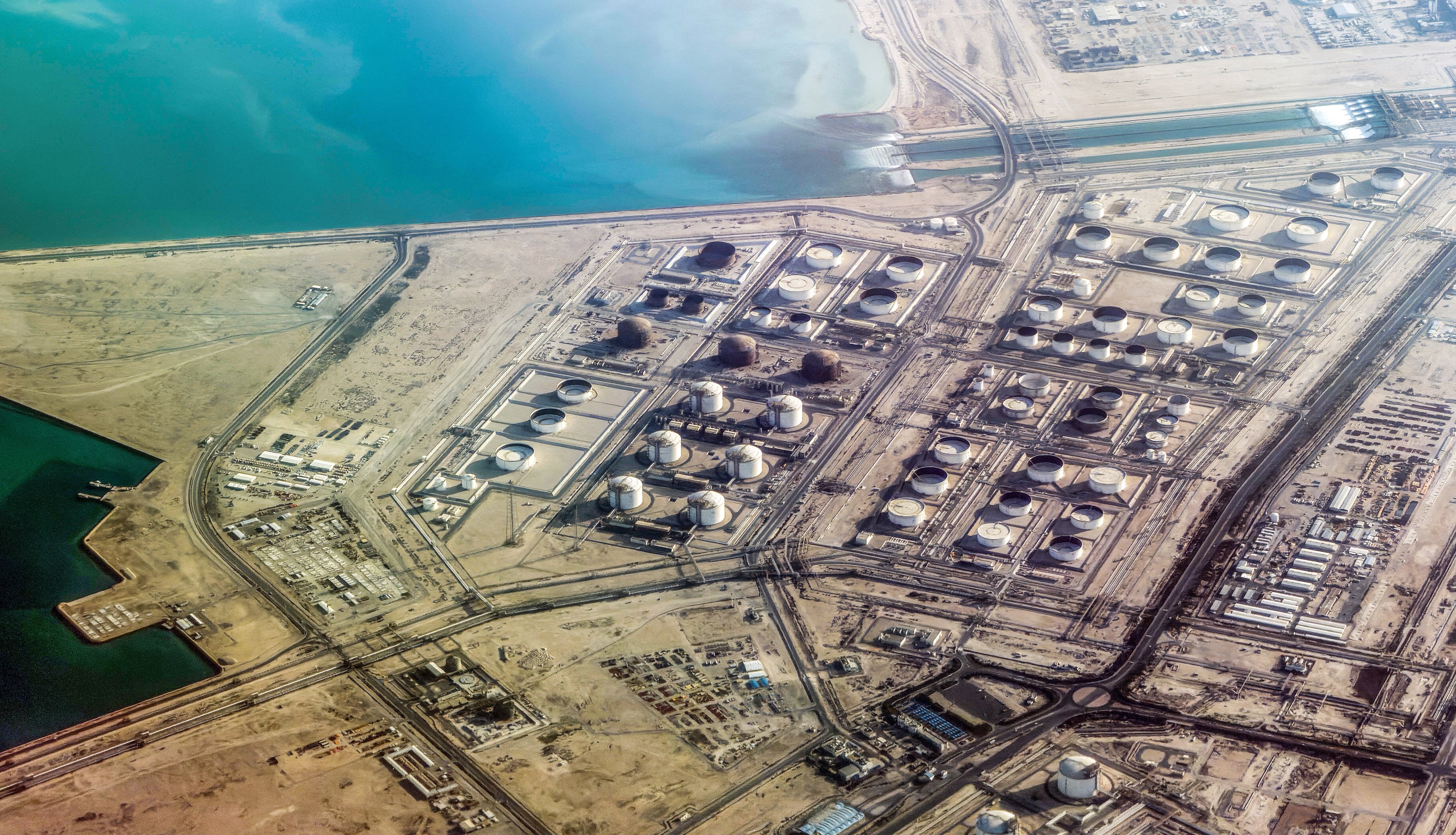 Image linked from the original feed: US-Saudi consortium advances plans for $5bn oil refinery outside Strait of Hormuz
