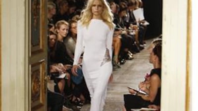 Pucci's spring/summer 2010 collection used flowing lines to create a "flamboyant, expansive and casually glamorous look".