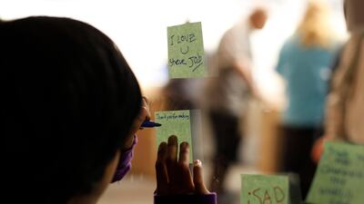 A man writes a 'thank you" note in memory of Apple co-founder Steve Jobs outside the Apple Store in San Francisco, California October 5, 2011. Apple Inc co-founder and former CEO Steve Jobs, counted among the greatest American CEOs of his generation, died???
