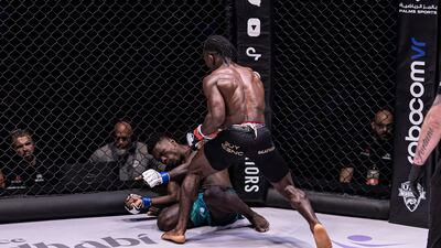 Jaures Dea lands the final blow to finish the fight against Mohamed Camara.