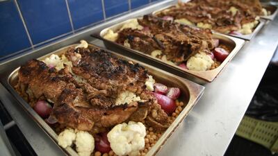 Ready-made meals are sent to oven recipients to heat and serve