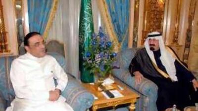 The Pakistani President Asif Ali Zardari, left, with Saudi King Abdullah, was criticised for taking an entourage of 200 to Saudi Arabia.