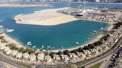 (Property could be an attractive option) ABU DHABI - 18MAR2012 - Villas behind Marina mall on the breakwaters in Abu Dhabi. Ravindranath K / The National skyline