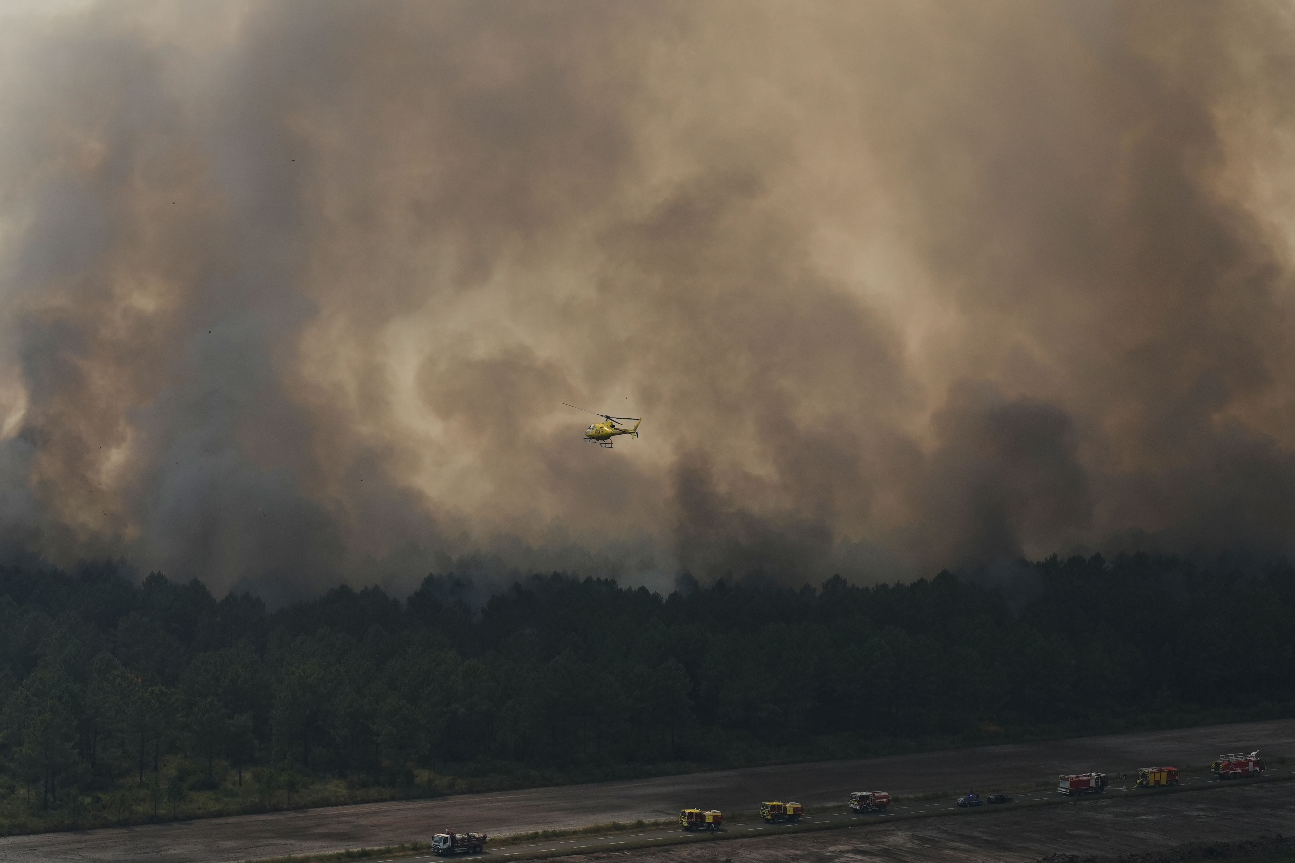 Imagem original da matéria: Hotter winds threaten to fan flames of Europe's wildfires