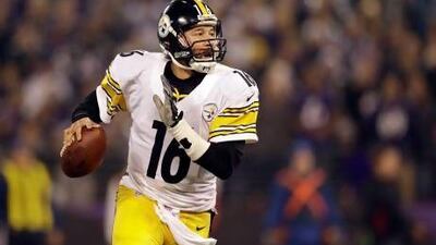 Charlie Batch understands his role at the Steelers is that of 'the back-up' to Ben Roethlisberger and Byron Leftwich. Patrick Semansky / AP Photo