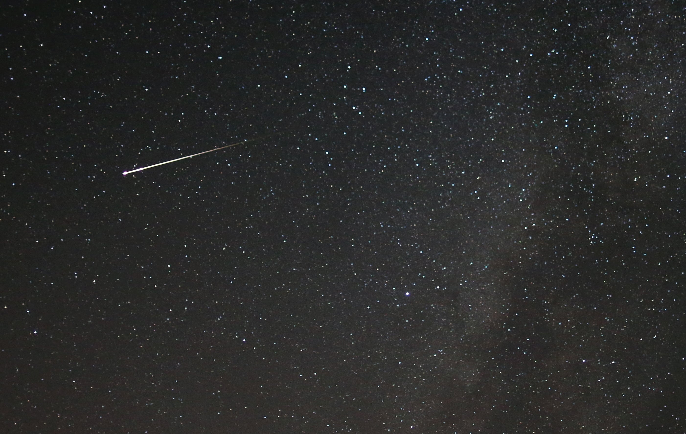 Image linked from the original feed: Astronomers in UAE await spectacular meteor shower and new moon