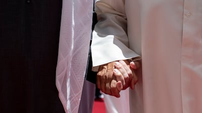 Sheikh Mohamed greets Sheikh Meshal