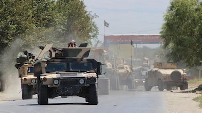 Afghan security personnel prepare for combat during an ongoing battle with Taliban militants in the Charkhab area of northeastern Kunduz province on August 20, 2016. AFP / BASHIR KHAN SAFI
