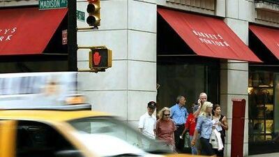 A taxi passes in front of Barneys New York on Madison Avenue in midtown Manhattan 06 August 2007. Japanese casual clothing giant Fast Retailing has raised its bid for US retailer Barneys New York to 950 million dollars in cash, trumping an increased offer from Dubai investment firm Istithmar. AFP PHOTO / TIMOTHY A. CLARY