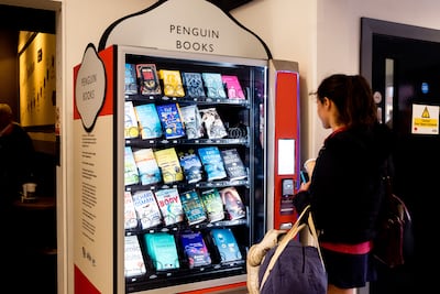 Penguin Books' book vending machine at Exeter St Davids train station. Photo: Yudi Wu / Great Western Railway