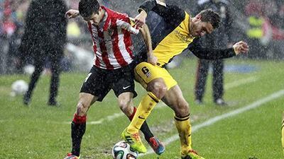 Atletico Madrid, in yellow, beat Athletic Bilbao for a place in the last four. Alfredo Aldai / EPA