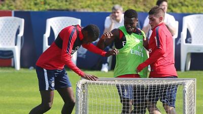 Paris Saint-Germain's Italian midfielder Marco Verratti (R) French midfielder Blaise Matuidi (L) and Ivory Coast defender Serge Aurier take part in a training camp in the Qatari capital Doha, on December 28, 2015. AFP PHOTO / KARIM JAAFAR