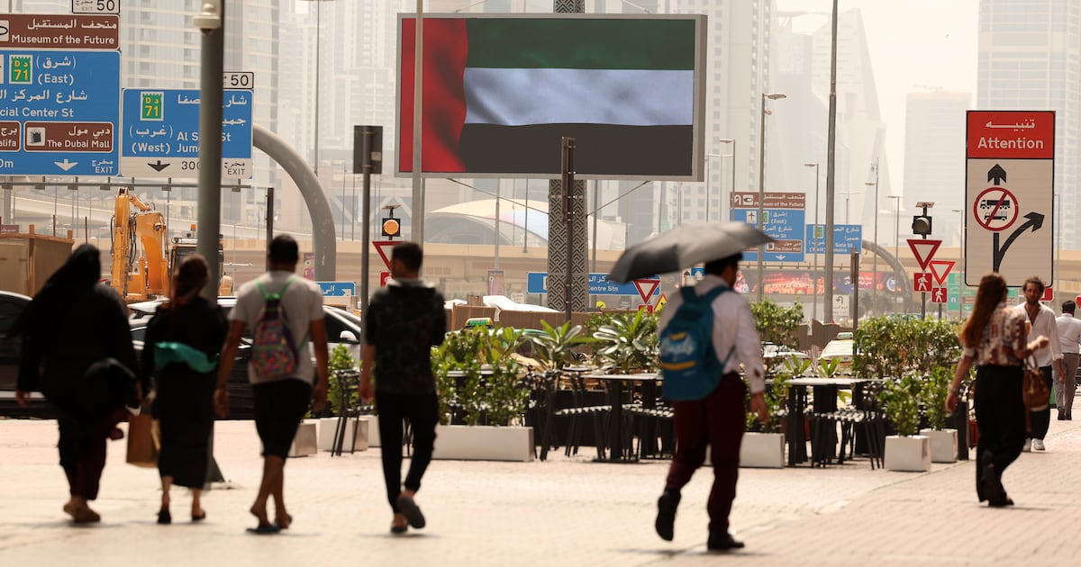 VAE weisen ‘falsche Berichte’ zurück, wonach Investoren am Geldabzug gehindert werden. VAE weisen ‘falsche Berichte’ zurück, wonach Investoren am Geldabzug gehindert werden.