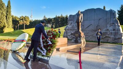 Sheikh Abdullah visits and lays a wreathe on the tomb of the national Azerbaijani leader, Heydar Aliyev. Wam