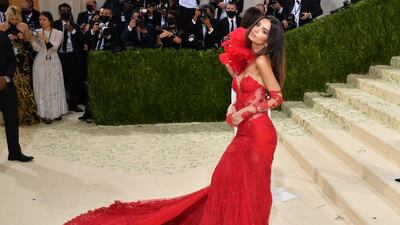 Emily Ratajkowski wears red Vera Wang to the 2021 Met Gala. AFP