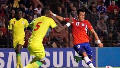 Baniyas finally came to terms with Chilean Carlos Munoz, right, and he expected to arrive in the UAE on Saturday. Carlos Parra / EPA
