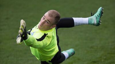 Manchester City’s English goalkeeper Joe Hart takes part in a team training session at in Manchester, North West England on April 5, 2016. Manchester City will play Paris Saint-Germain in their UEFA Champions League quarter final, first-leg football match on April 6. Oli Scarff / AFP