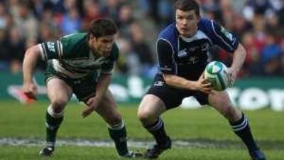 Brian O'Driscoll, right, shows the poise and balance that has established him as arguably the best centre in the world.