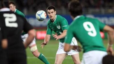 Jonathan Sexton (centre) of Ireland watches the ball during the rugby union match against the New Zealand All Blacks at Eden Park in Auckland on June 9, 2012. New Zealand beat Ireland 42-10. AFP PHOTO / Michael Bradley