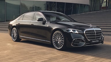 The latest S-Class includes an optionally illuminated Mercedes star on the bonnet Photo: Mercedes-Benz Group AG