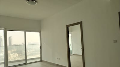 The living area before renovations. Photo: Jorge Rangel