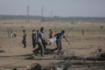 Palestinians protesters carry a wounded protester in clashes during a Friday protest near the border in the east of Khan Younis town southern Gaza Strip on, 08 June 2018. Haitham Imad / EPA