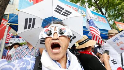 Supporters of Samsung heir Lee Jae-Yong in front of the Seoul Central District Court in Seoul, South Korea. Jeon Heon-Kyun/EPA