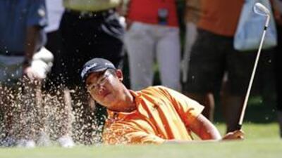 Byeong-Hun An hits out of a bunker during the final round of the US Amateur Championship.