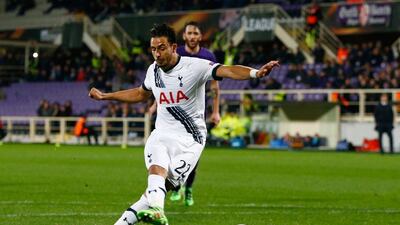 Nacer Chadli of Tottenham Hotspur converts the penalty kick to score his team’s first goal during the Uefa Europa League round of 32 first leg match between Fiorentina and Tottenham Hotspur at Stadio Artemio Franchi on February 18, 2016 in Florence, Italy. (Photo by Clive Rose/Getty Images)