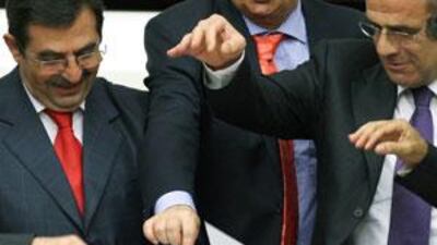 AKP legislators vote for constitutional reform in Ankara last week.