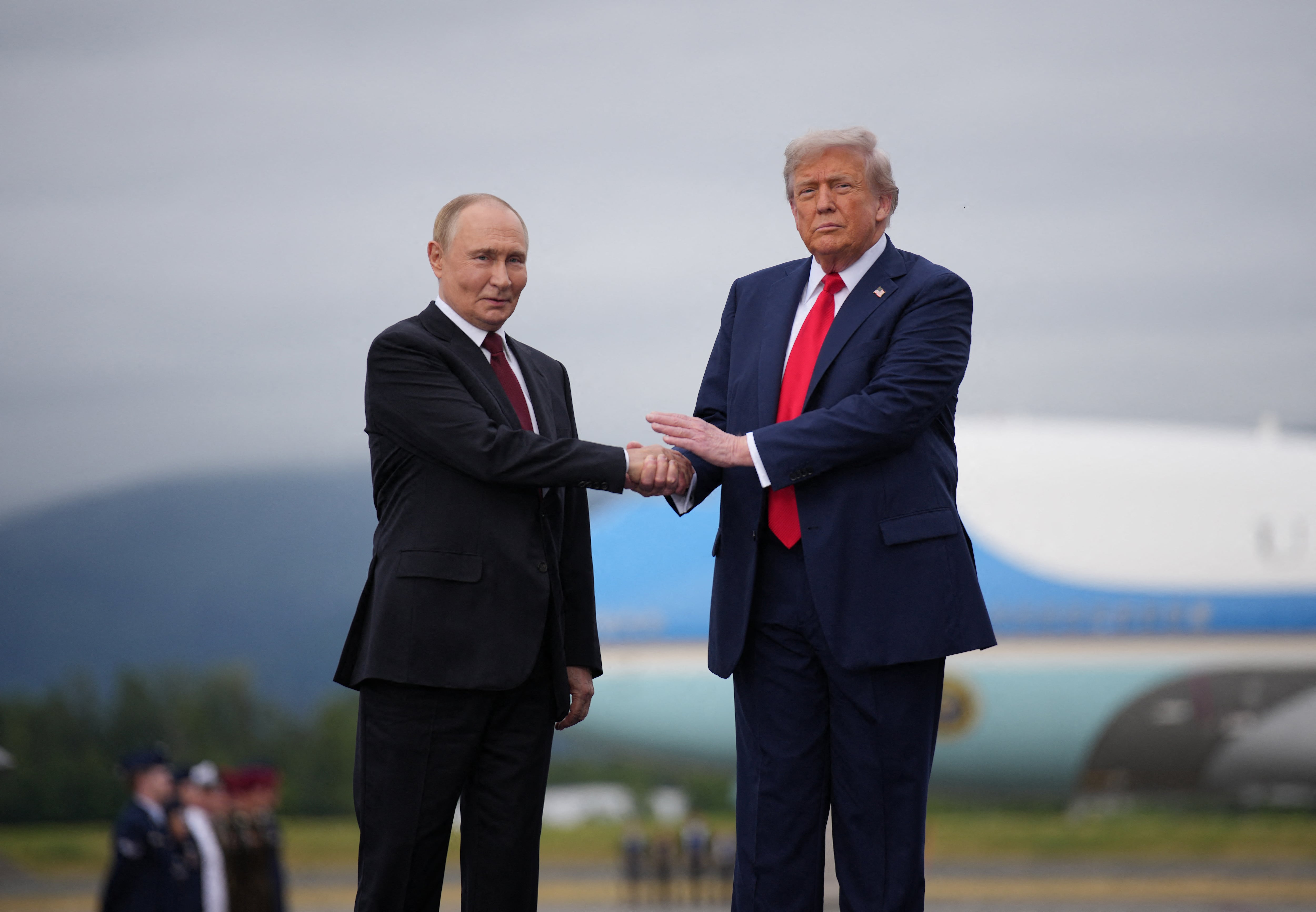 Image linked from the original feed: Trump says China and Russia pledged not to arm Iran
