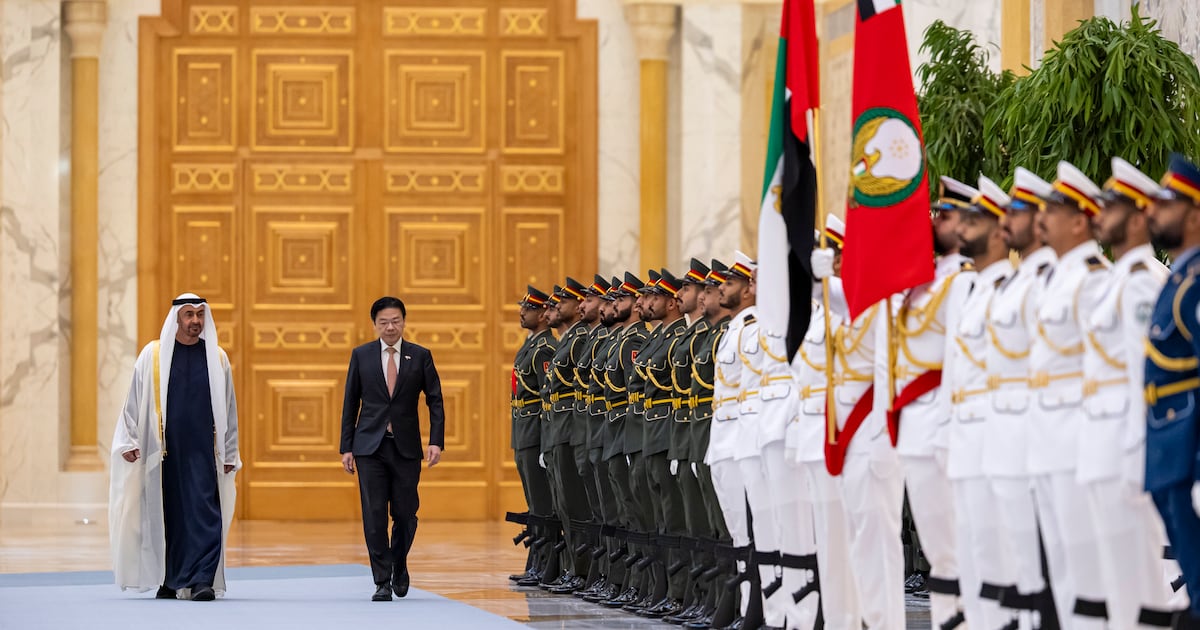 Präsident Scheich Mohammed empfängt den Premierminister von Singapur in ...