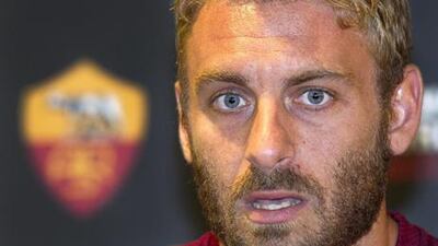 Daniele De Rossi tells the media he wants to remain at boyhood club Roma.