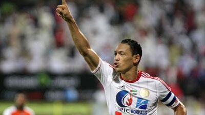 Al Jazira were firm favourites to win the title they had taken in 2010, against the same opponents. And as early as in the sixth minute, they took the lead courtesy of a superb shot by Ricardo Oliveira, one of UAE football's star performers. Jaime Puebla ???