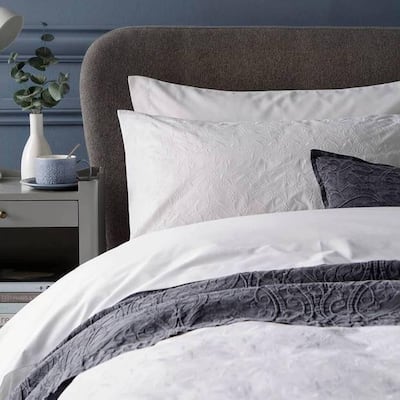 Jashanmal is offering its full collections online. Courtesy Jahsanmal