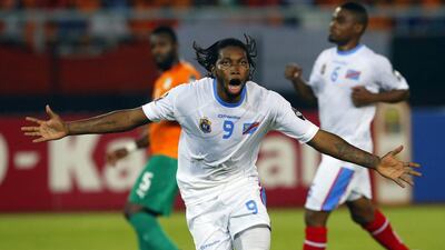 Democratic Republic of Congo’s Dieumerci Mbokani celebrates scoring against Ivory Coast during their semi-final soccer match of the 2015 African Cup of Nations in Bata February 4, 2015. REUTERS/Mike Hutchings