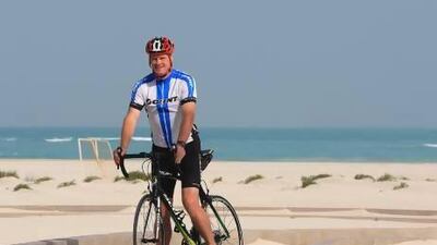 Graeme Marks, Santander's regional chief executive, trains on Saadiyat Island for tomorrow's Abu Dhabi International Triathlon. Ravindranath K / The National